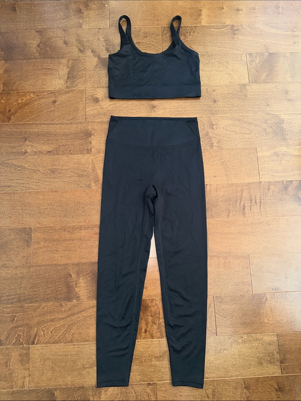NikeSKIMS SHINE Scoop Neck Bra Top + Bonded Waist 26” Legging Obsidian M